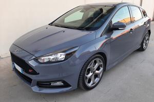 Ford Focus 2.0 EcoBoost 250 CV ST3