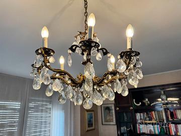 Lampadario a gocce di cristallo
