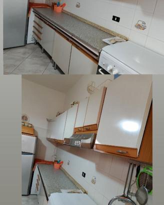 Cucina intera con frigorifero