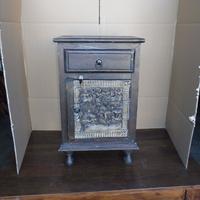 Armadio antico legno scuro con disegno