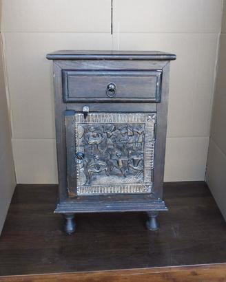 Armadio antico legno scuro con disegno