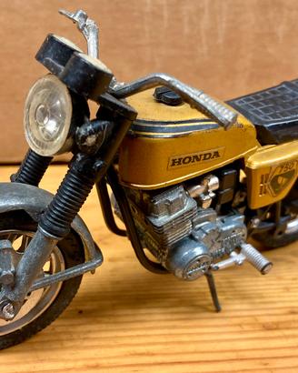 Modellino Honda 750 Four Politoys 1:18