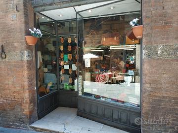 Cessione bottega storica di pelletteria - Siena