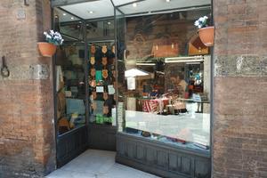 Cessione bottega storica di pelletteria - Siena
