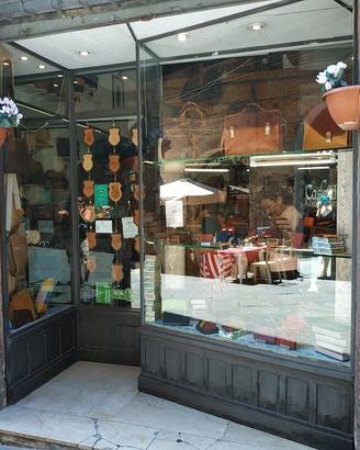 Cessione bottega storica di pelletteria - Siena