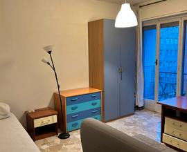 Posto letto in stanza singola con balcone