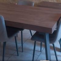 endo tavolo nuovo con sedie