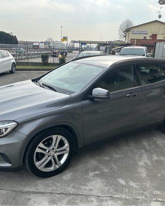 MERCEDES-BENZ GLA 200 d Automatic 4Matic Premium