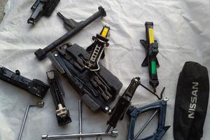 crick e chiavi per auto 