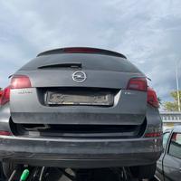 Opel Astra 2010 ricambi usati