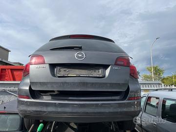 Opel Astra 2010 ricambi usati