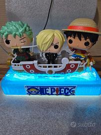 ONE PIECE ESPOSITORE KINDER MAXI  CON LED