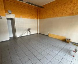 LOCALE CON 2 VETRINE zona servitissima