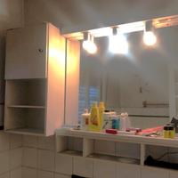 armadietto bagno con specchio 3 luci  e mobiletto