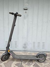 Monopattino elettrico Segway Ninebot E22E