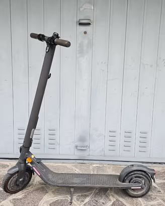 Monopattino elettrico Segway Ninebot E22E