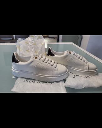 sneakers bianche con lacci