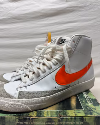 Nike Blazer Mid 77 Vintage Bianco Mantra Arancione