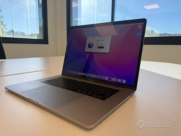 MacBook Pro 15" 2016 con Touch Bar