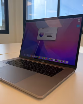 MacBook Pro 15" 2016 con Touch Bar