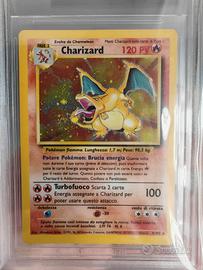 Charizard Base Unlimited BGS 8 - swirl visibile