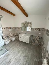 Mobile bagno, con lavabo e specchio