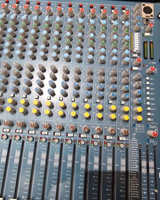 Mixer Hallen & Heath wizar 16.2