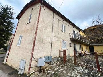 Appartamento di 130 m² con 5 locali e posto auto a