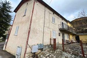 Appartamento di 130 m² con 5 locali e posto auto a
