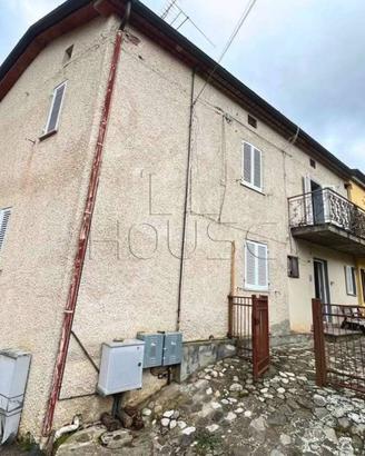 Appartamento di 130 m² con 5 locali e posto auto a