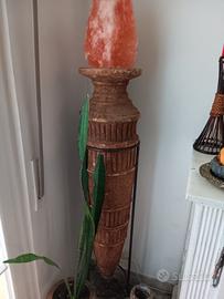 anfora messicana con piedistallo in ferro caica di