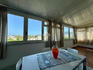 4 LOCALI A ISCHIA