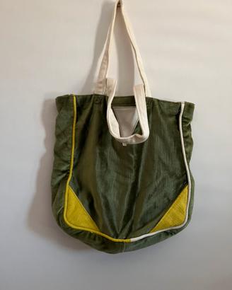 Borsa verde in vellutto