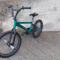 Bici bmx verde met.