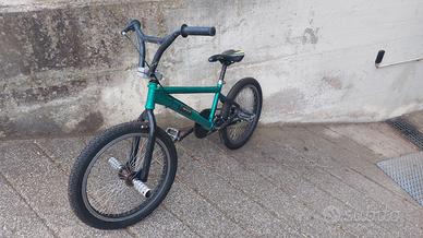 Bici bmx verde met.