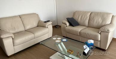 Due divani in vera pelle 