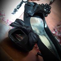 scarpe decoltè donna raso nero con fiocco e tacco