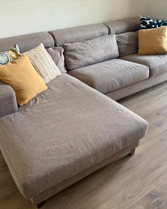 Divano 4-5 posti con chaise longue
