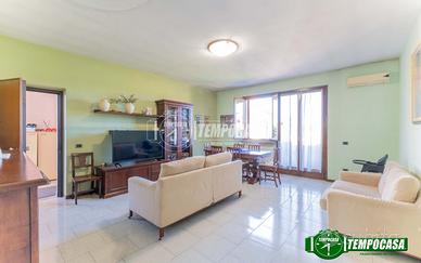 VILLA BIFAMIGLIARE CON GIARDINO E BOX