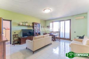 VILLA BIFAMIGLIARE CON GIARDINO E BOX