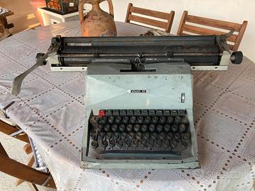 Macchina da scrivere Olivetti Diaspron 82