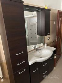 lavandino bagno  con mobile e specchio completo