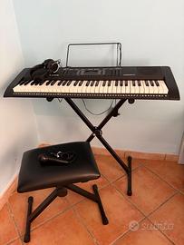 Pianola con supporto, cuffie e microfono