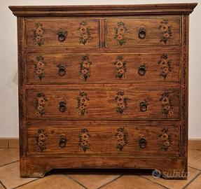 Cassettiera indonesiana dipinta a mano