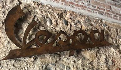 Insegna monumentale Vespa