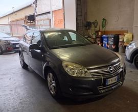 OPEL Astra - 2009