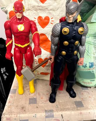 Supereroi Marvel Thor e Flash