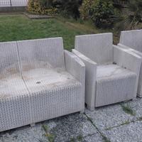 salottino con divanetto e poltrone da giardino 