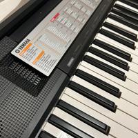 Pianola Yamaha psr F50