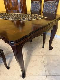 Tavolo allungabile e 4 sedie foderate